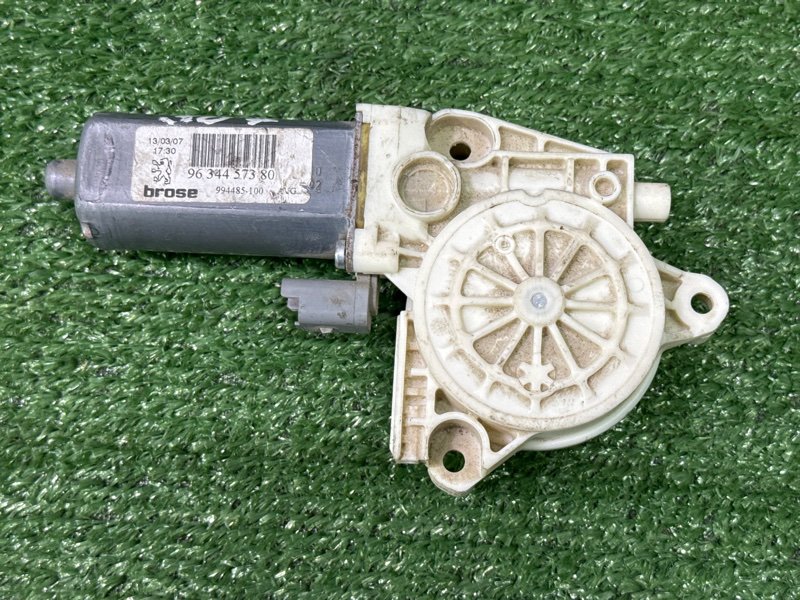 Мотор стеклоподъемника Peugeot 307