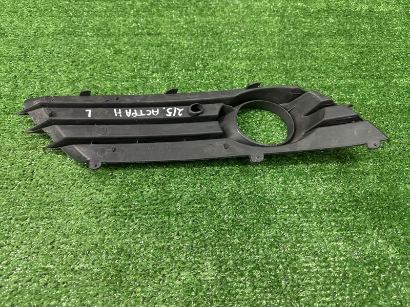 Накладка противотуманной фары Opel Astra H