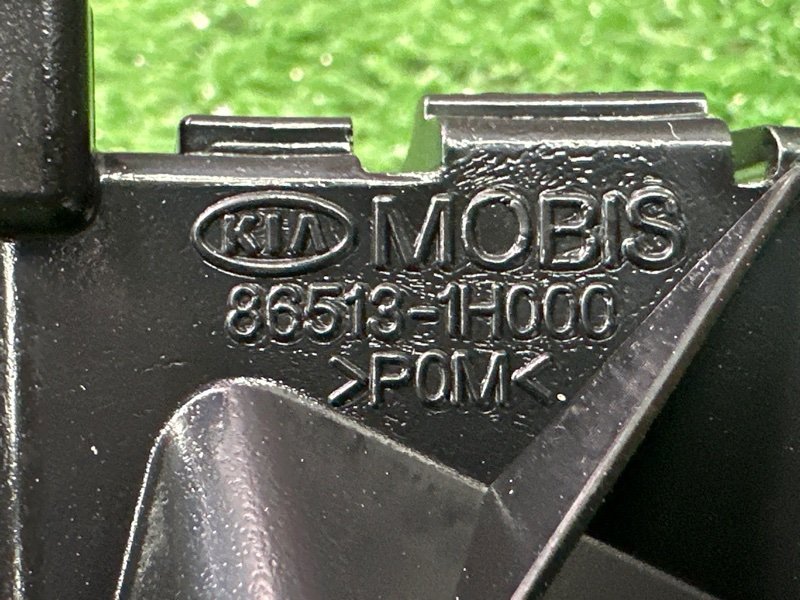 Кронштейн бампера Kia Ceed 1
