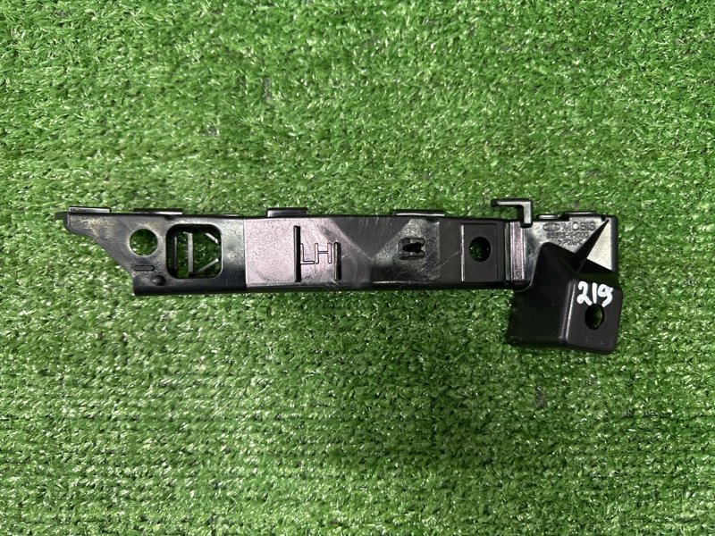 Кронштейн бампера Kia Ceed 1