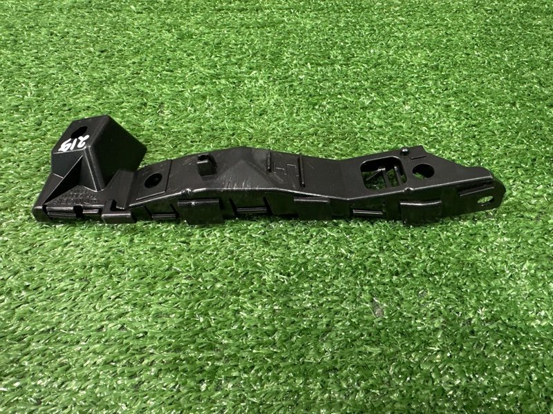 Кронштейн бампера Kia Ceed 1