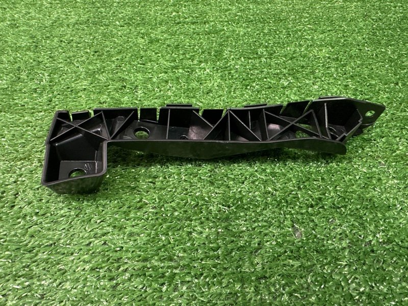 Кронштейн бампера Kia Ceed 1