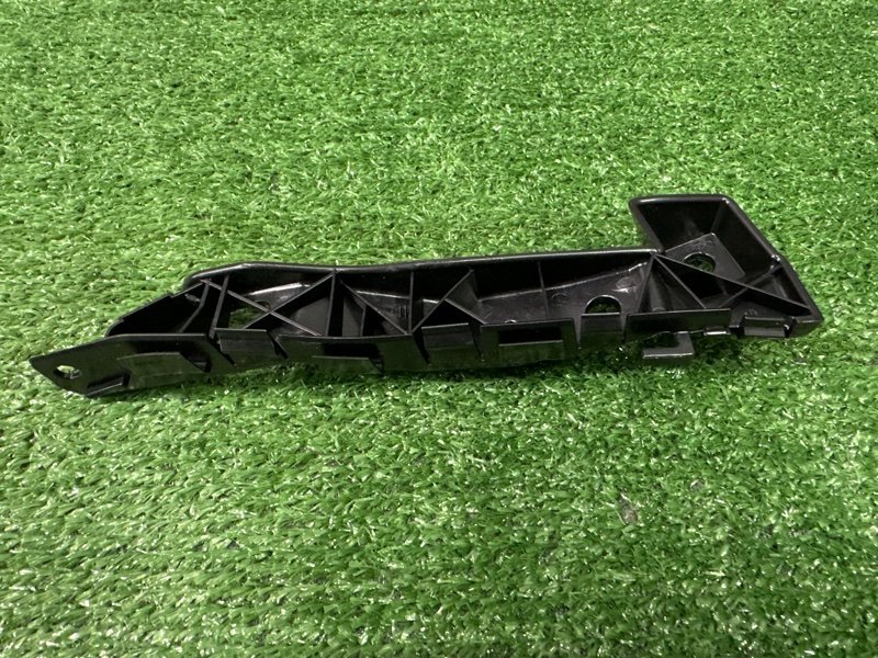 Кронштейн бампера Kia Ceed 1