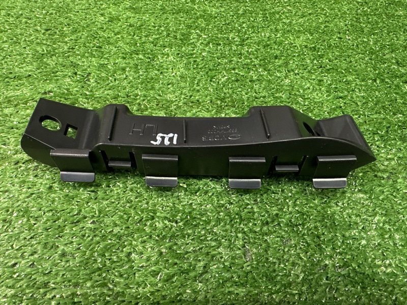 Кронштейн бампера Kia Ceed 1