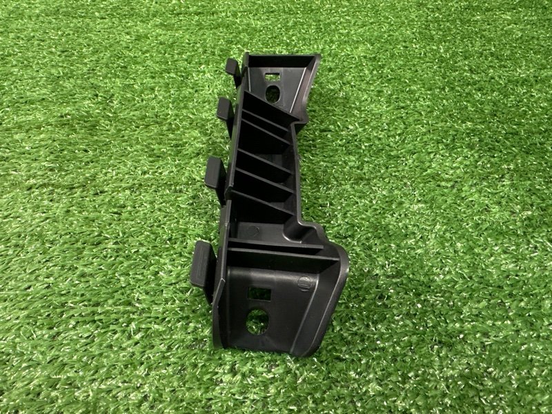 Кронштейн бампера Kia Ceed 1