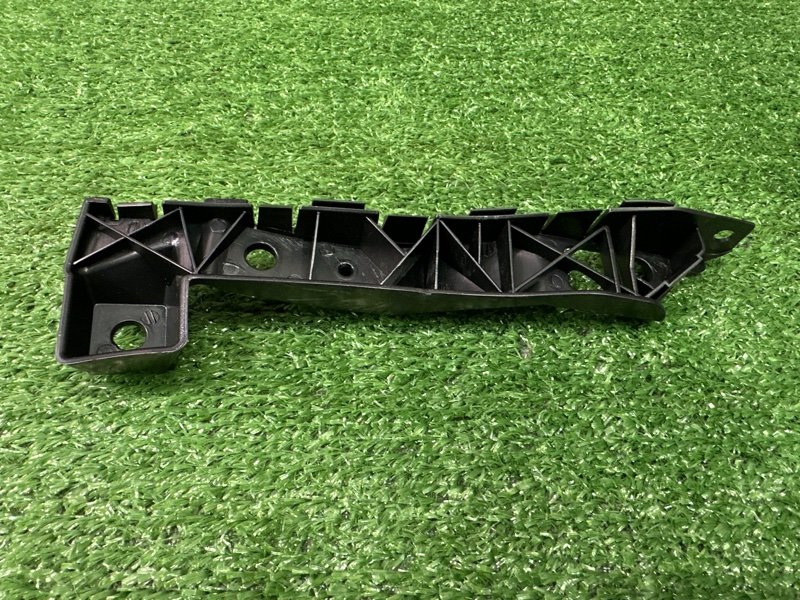 Кронштейн бампера Kia Ceed 1