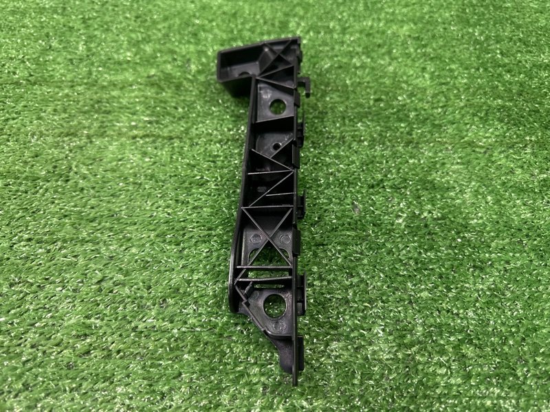 Кронштейн бампера Kia Ceed 1