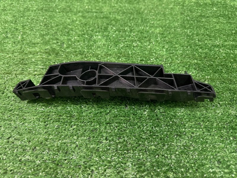 Кронштейн бампера Kia Ceed 1