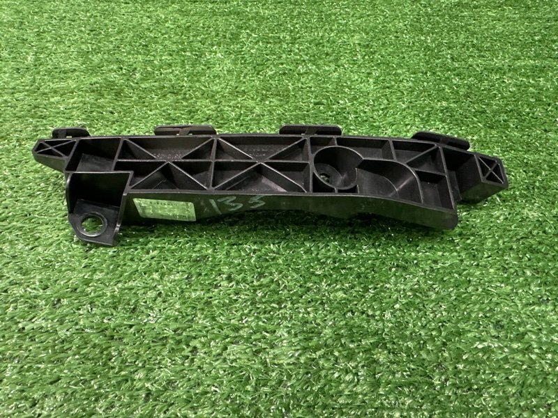 Кронштейн бампера Kia Ceed 1