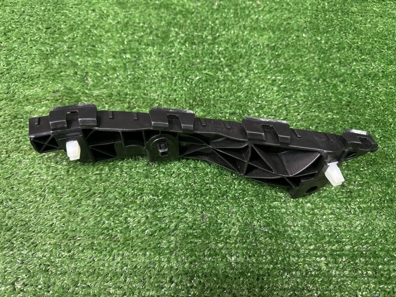 Кронштейн бампера Kia Ceed 1