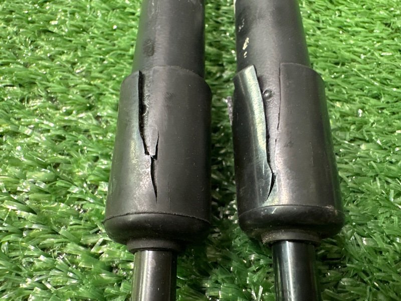 Амортизатор крышки багажника Hyundai I20