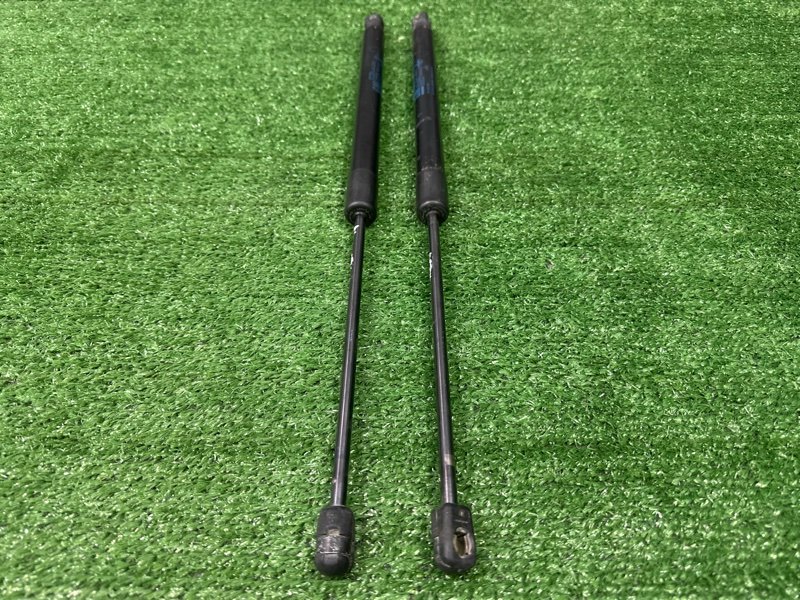 Амортизаторы крышки багажника Opel Zafira B