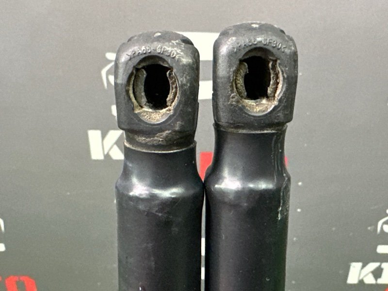 Амортизаторы крышки багажника Kia Picanto