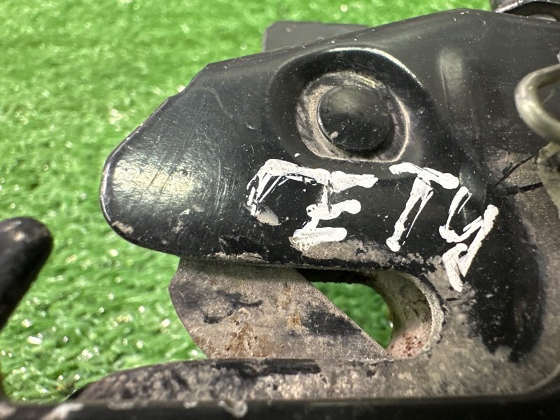 Замок капота с тросиком Hyundai Getz