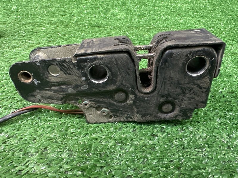 Замок капота Skoda Octavia A5