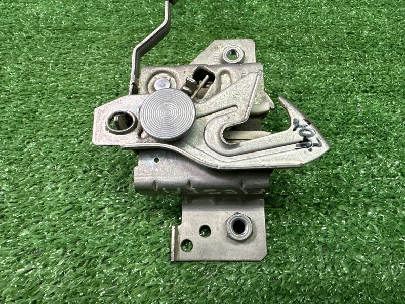 Замок капота Ford Fiesta