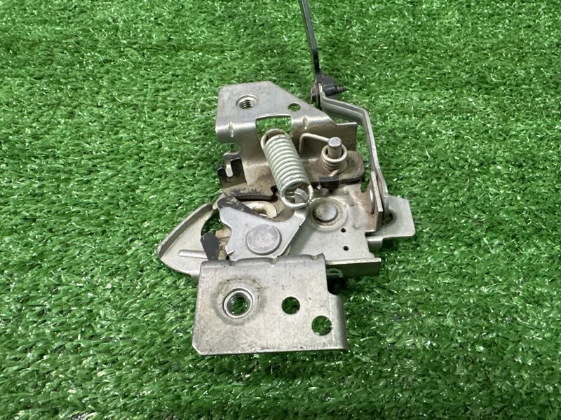 Замок капота Ford Fiesta