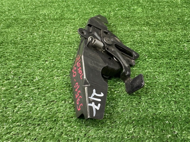 Замок капота Toyota Avensis