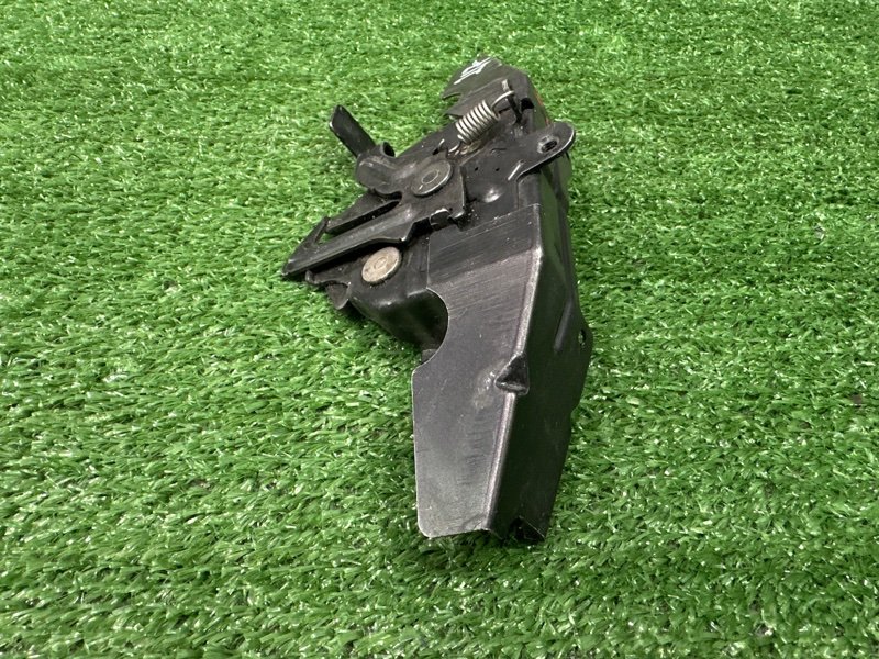 Замок капота Toyota Avensis