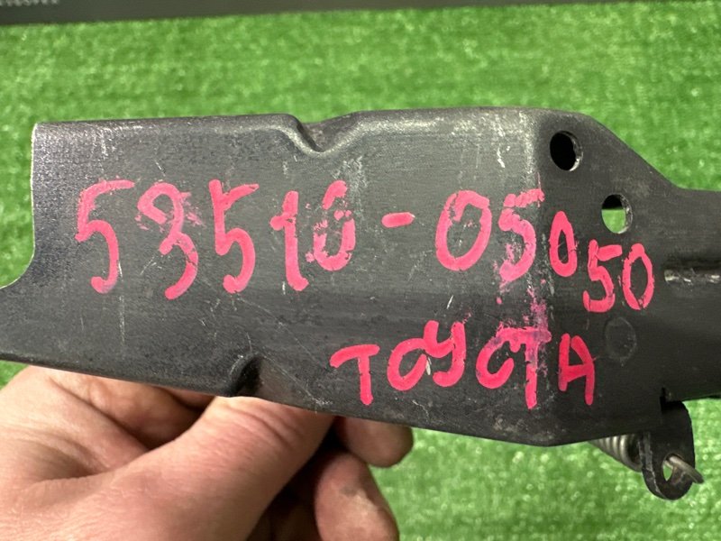 Замок капота Toyota Avensis