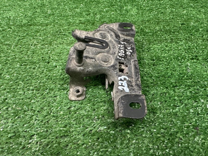 Замок капота Skoda Fabia 1