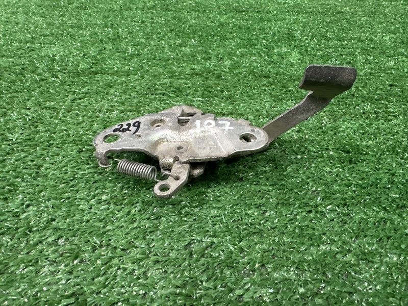 Замок капота Peugeot 107