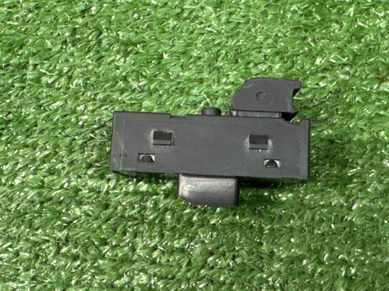 Кнопка стеклоподъемника Opel Astra J