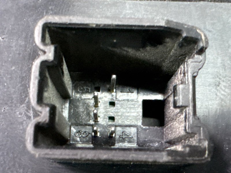 Кнопка стеклоподъемника Opel Astra J