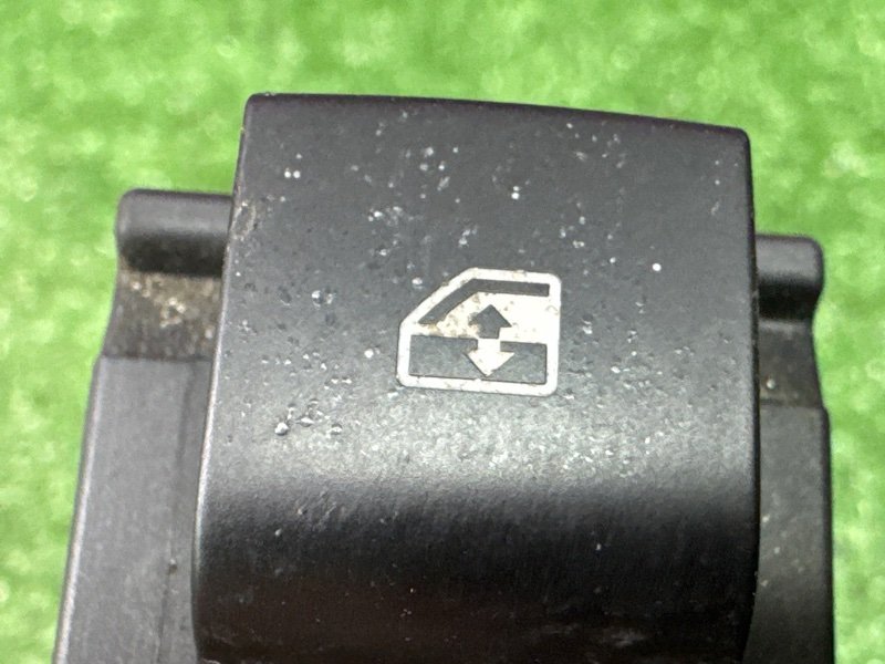 Кнопка стеклоподъемника Opel Astra J