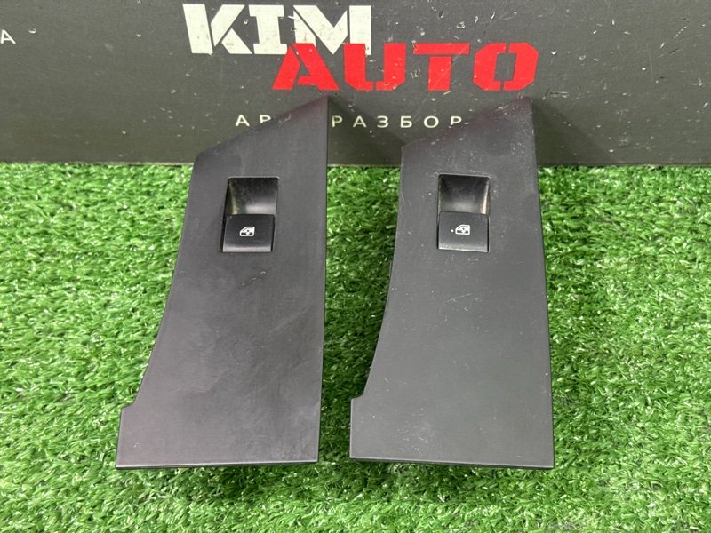 Кнопка стеклоподъемника Opel Astra J