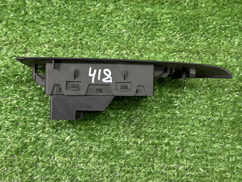 Кнопка стеклоподъемника Opel Astra J