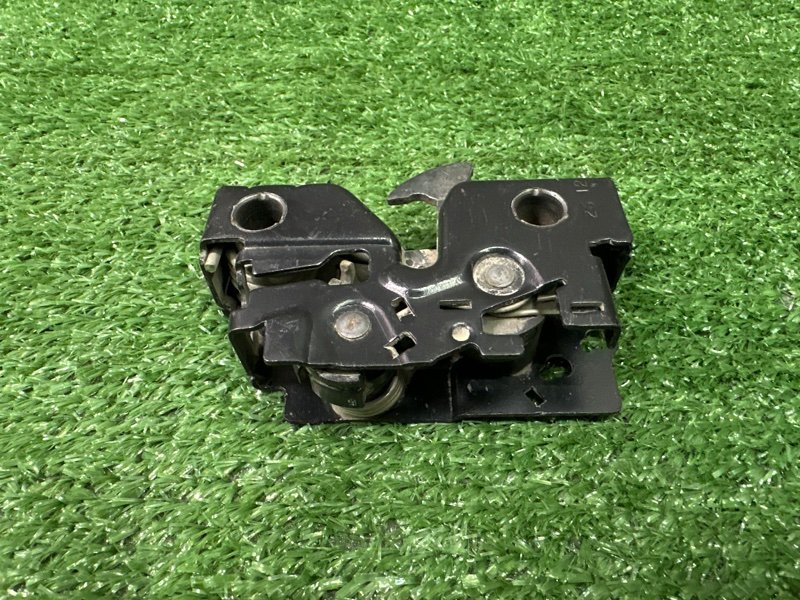 Замок капота Volkswagen Polo 5