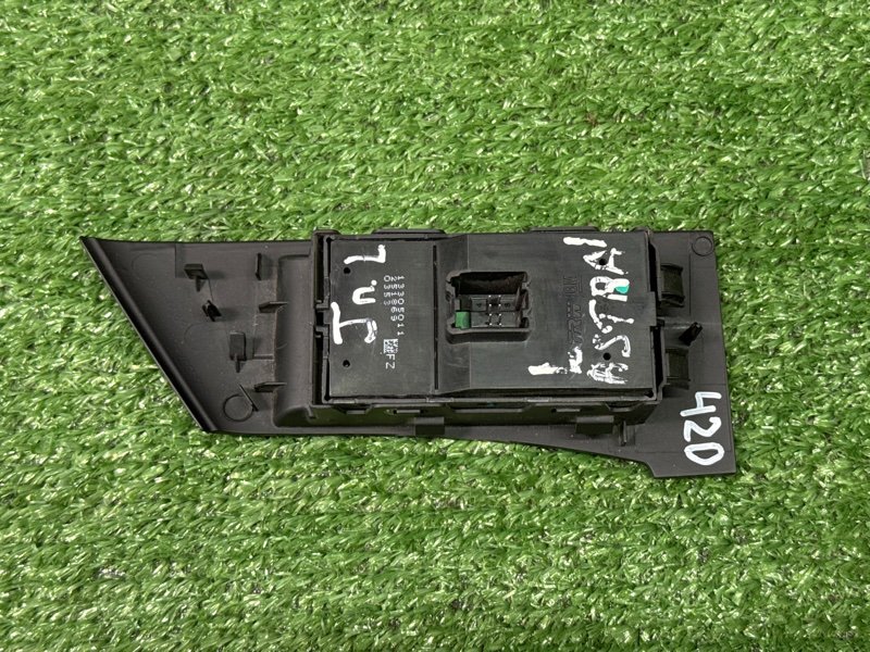 Блок управления стеклоподъемниками Opel Astra J