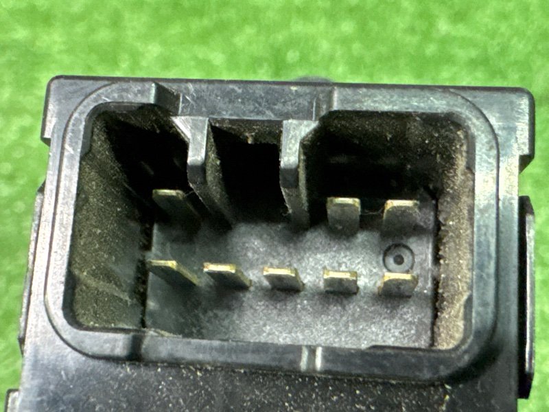 Кнопка стеклоподъемника Mitsubishi Lancer 9