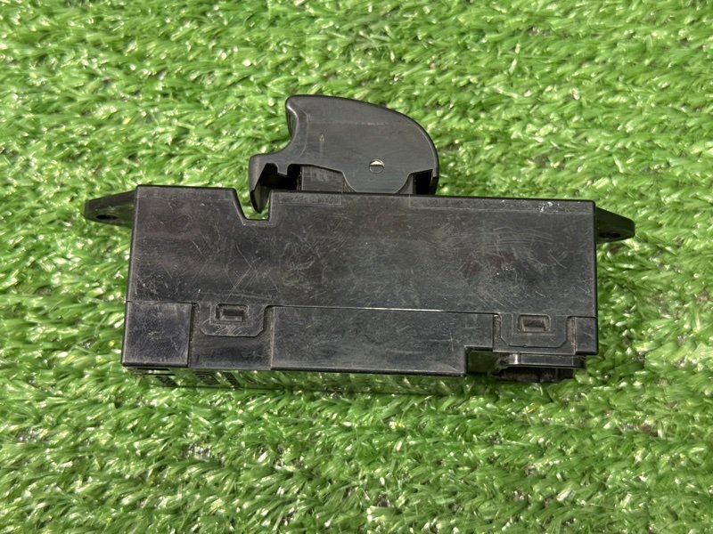 Кнопка стеклоподъемника Mitsubishi Lancer 9