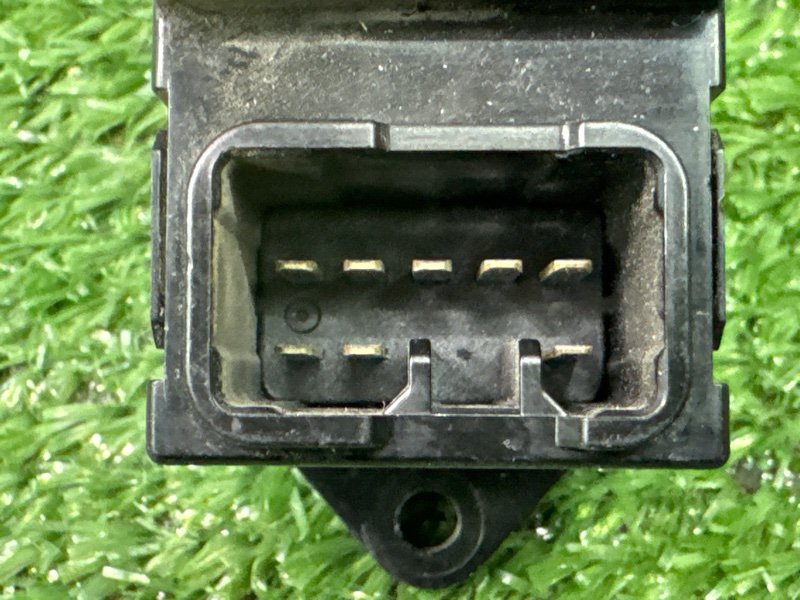 Кнопка стеклоподъемника Mitsubishi Lancer 9