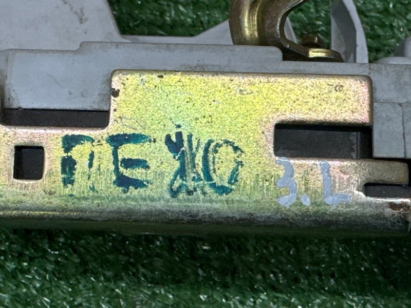 Замок двери Peugeot 406