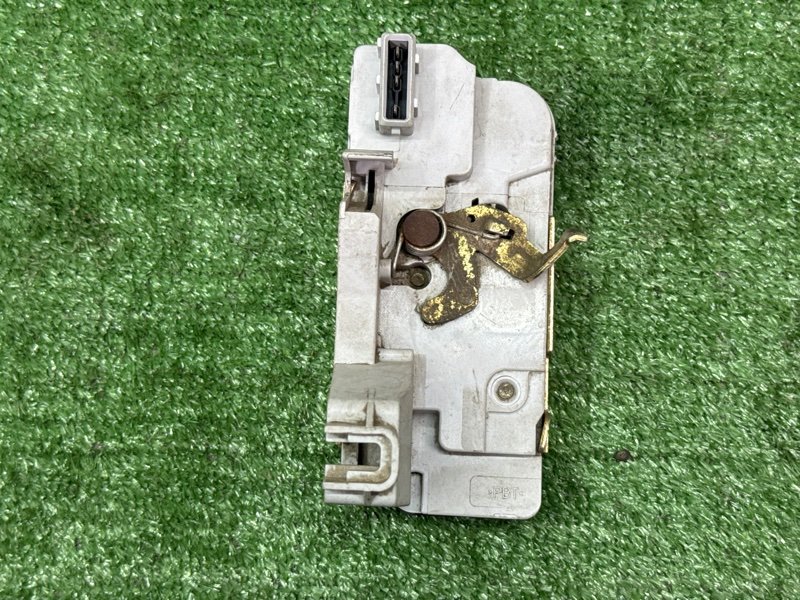 Замок двери Peugeot 406