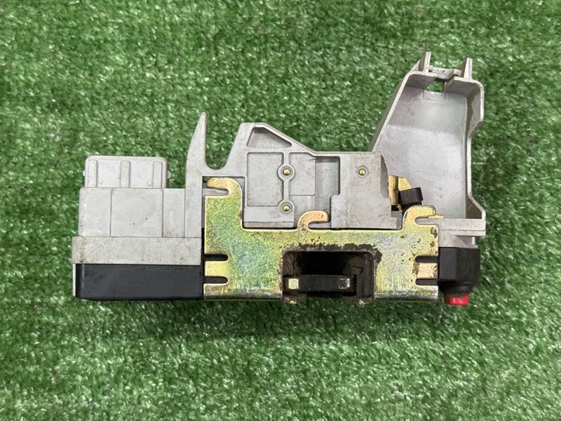 Замок двери Peugeot 406