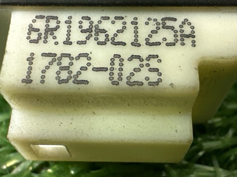 Кнопка центрального замка Volkswagen Polo 5