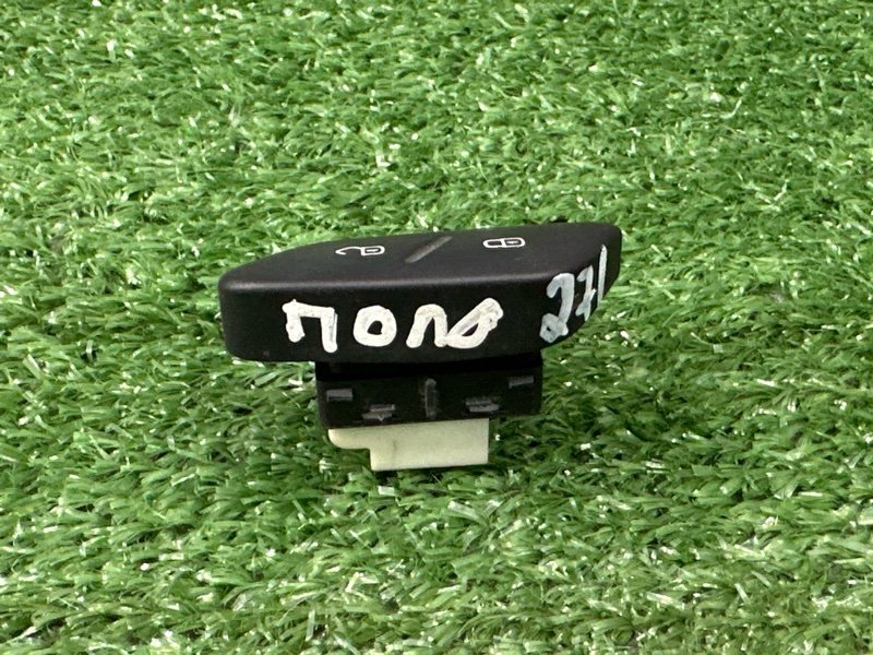 Кнопка центрального замка Volkswagen Polo 5