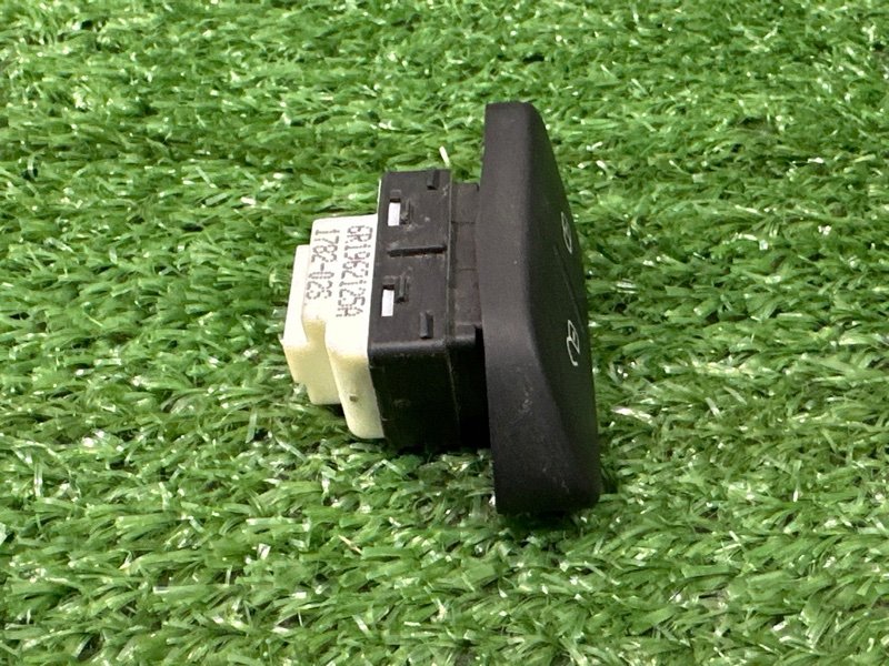 Кнопка центрального замка Volkswagen Polo 5