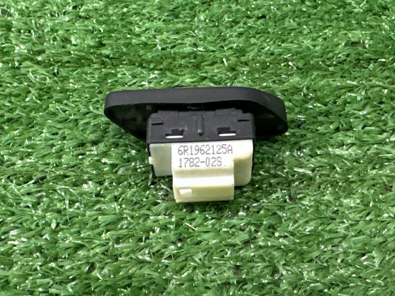 Кнопка центрального замка Volkswagen Polo 5