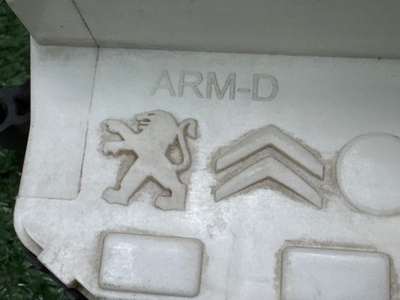 Замок двери Peugeot 308