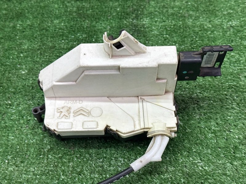 Замок двери Peugeot 308