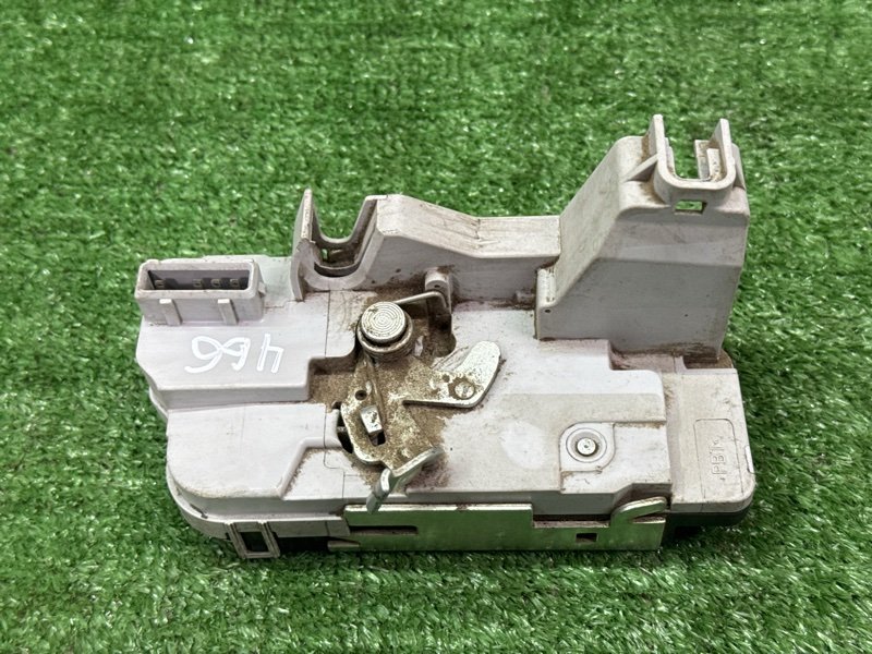 Замок двери Peugeot 307