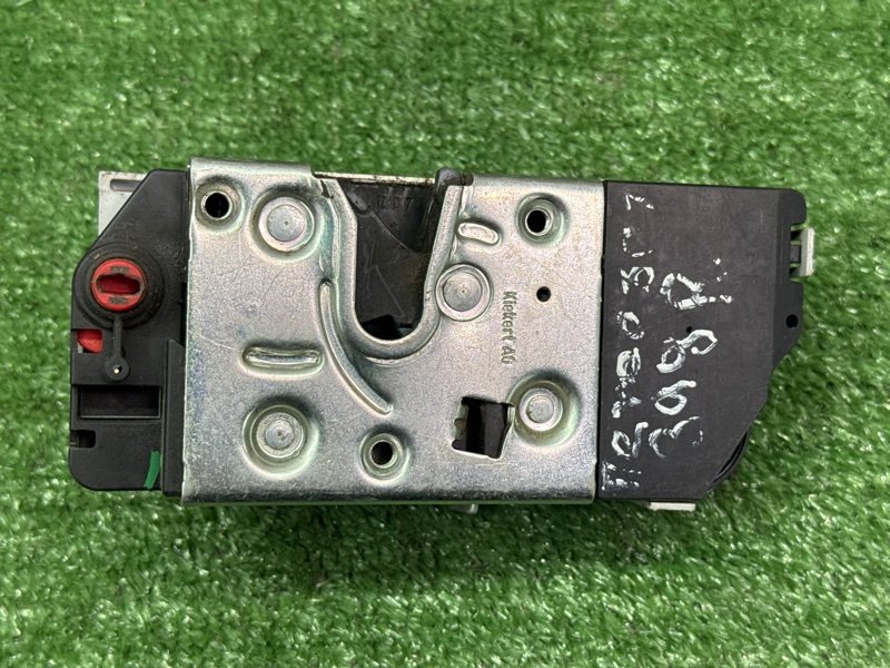 Замок двери Peugeot 307