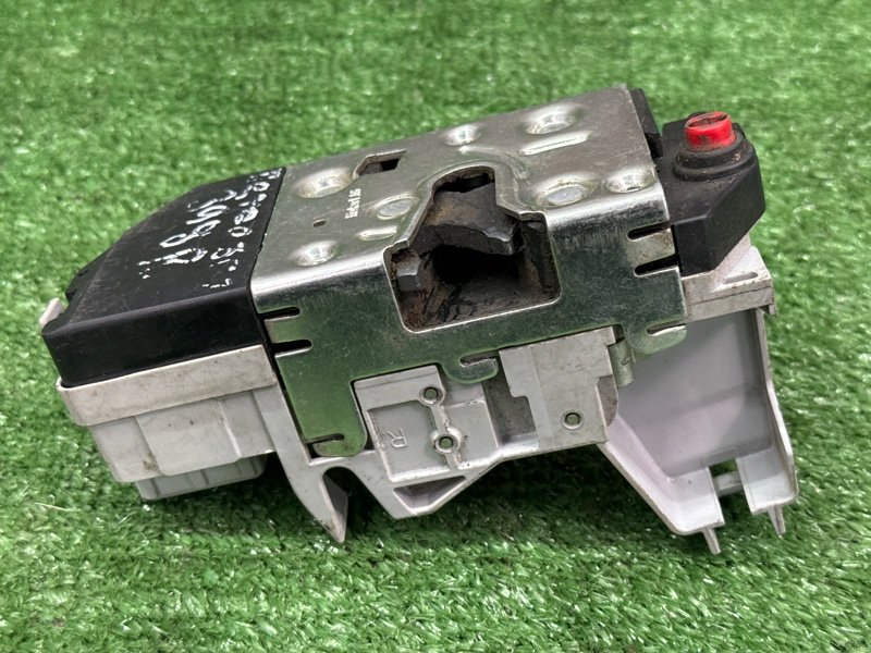 Замок двери Peugeot 307