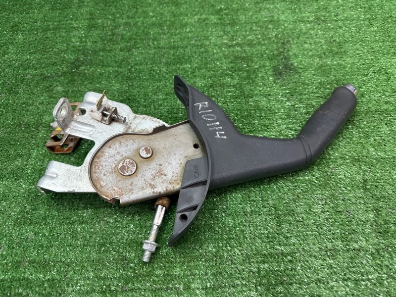 Рычаг стояночного тормоза (ручник) Kia Rio 3 2014 QB