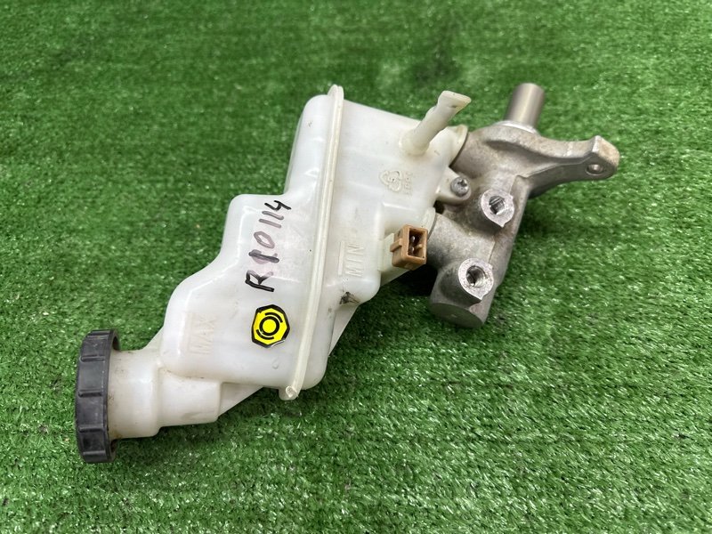 Главный тормозной цилиндр с бочком Kia Rio 3 2014 QB